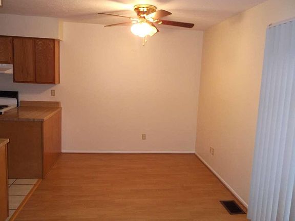 4th image of 458 Silverlake St