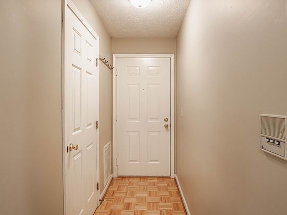 2nd image of 8224 Glenwillow Ln Unit 208