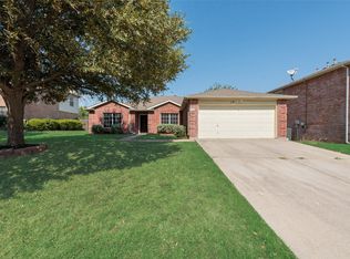 728 Quail Dr, Saginaw, TX 76131