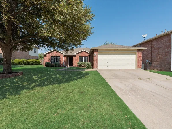 728 Quail Dr, Saginaw, TX 76131