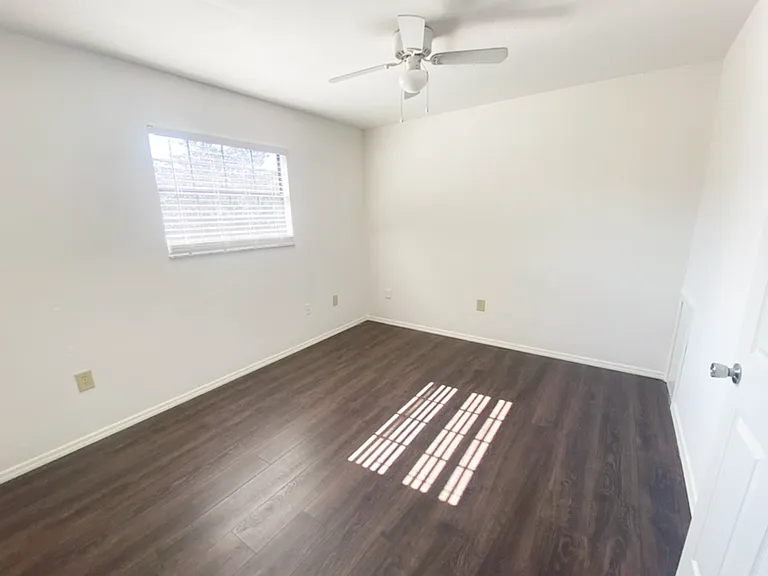 3906 SW 26th Terrace — Photo 8