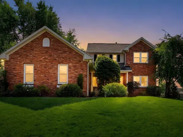 225 Deer Trace Ct, Pittsboro, IN 46167