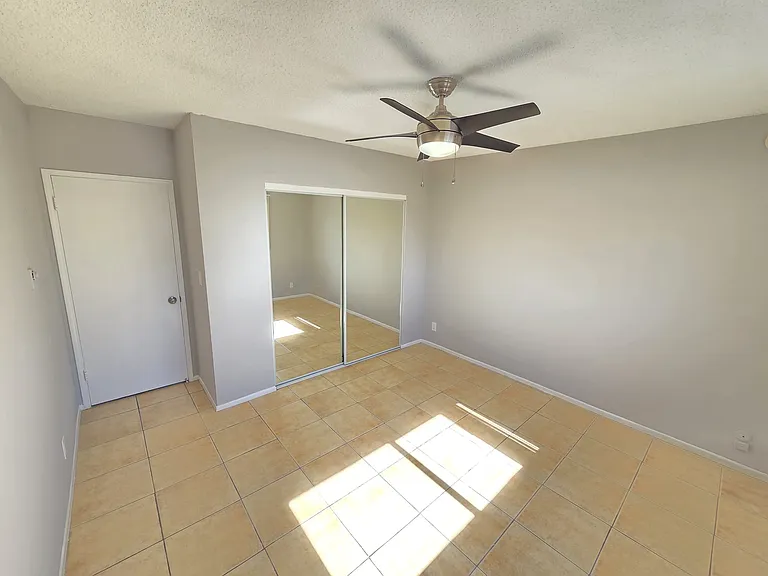 13955 Oxnard St — Photo 8