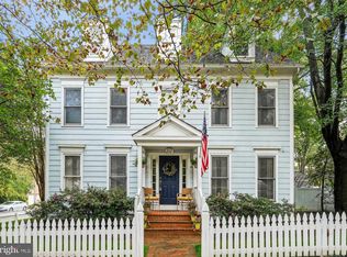 207 Tschiffely Square Rd, Gaithersburg, MD 20878