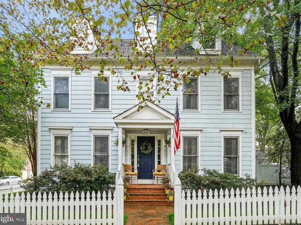 207 Tschiffely Square Rd, Gaithersburg, MD 20878