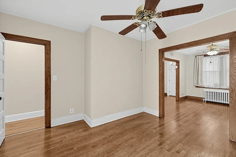 3 bed, 1.5 bath, 1238 sqft, $4,195 — Photo 3