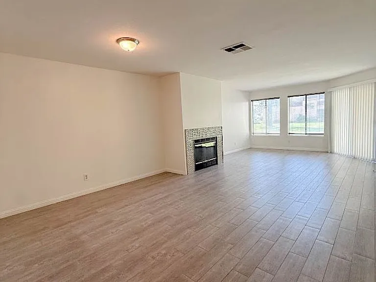 14500 Las Palmas Dr #32 — Photo 7