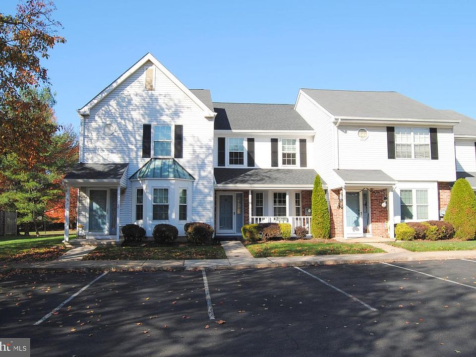 1st image of 62 Ardsley Ct