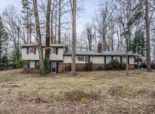 1044 W Outer Dr, Oak Ridge, TN 37830