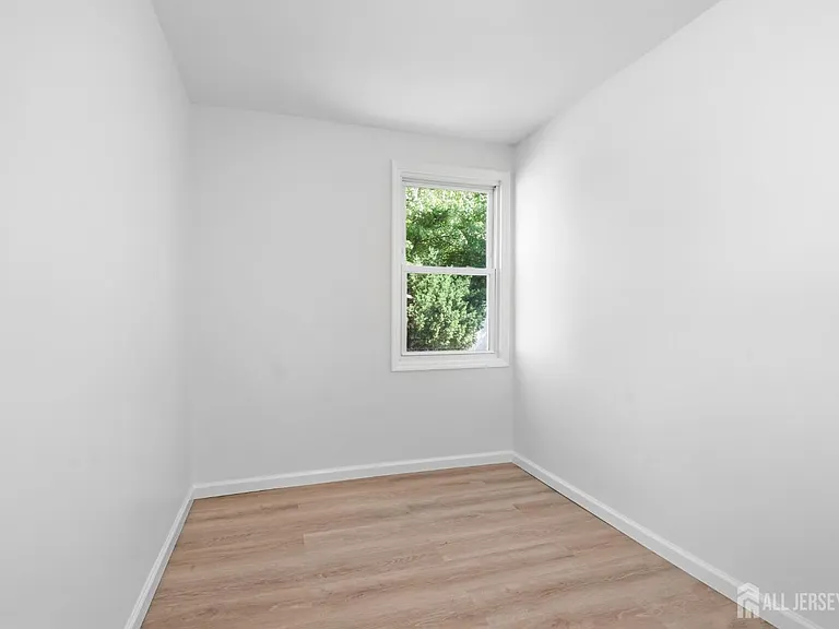 250 Brookside Ave — Photo 13