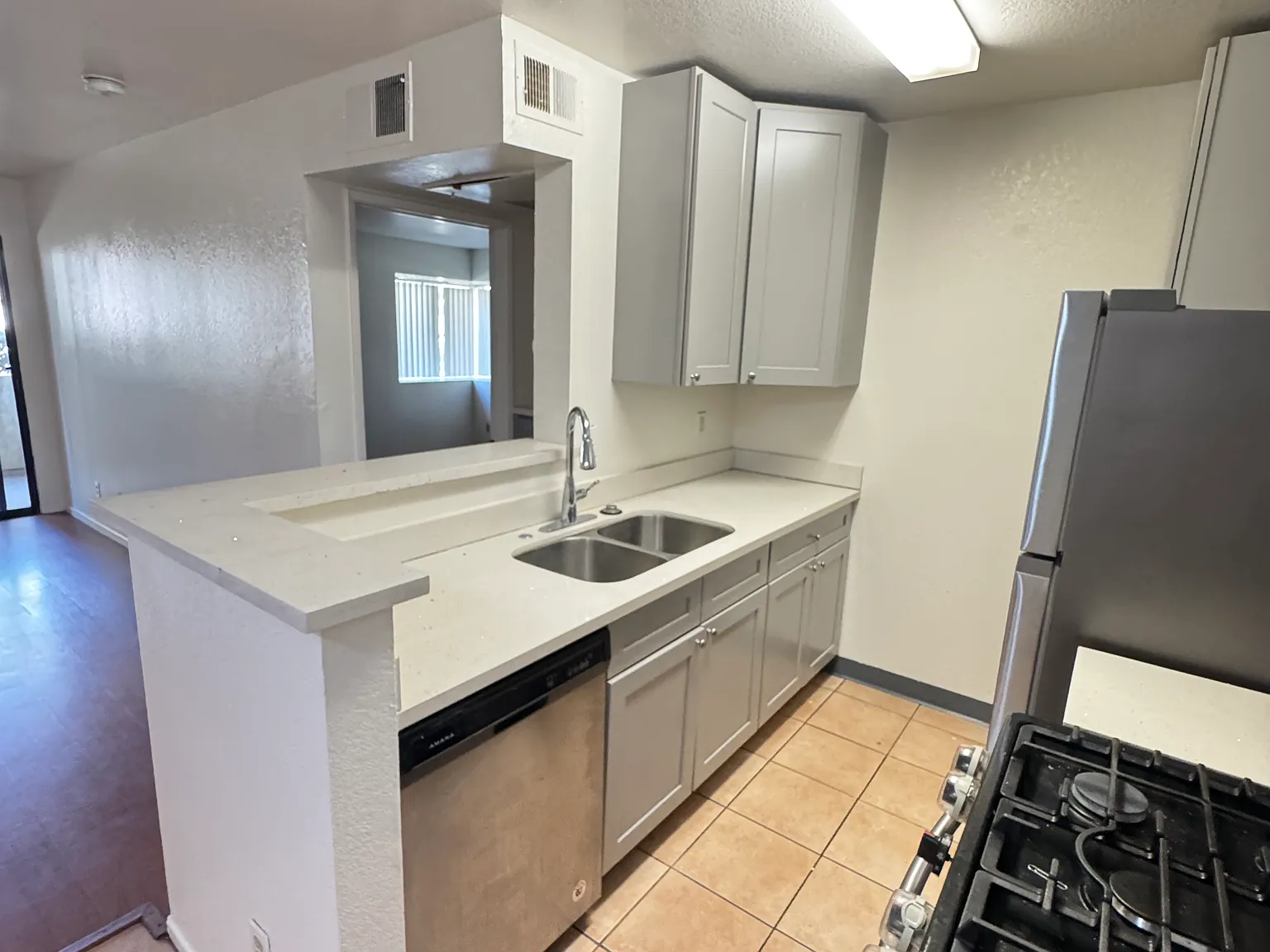 1 bed, 700 sqft, $2,000 — Photo 3