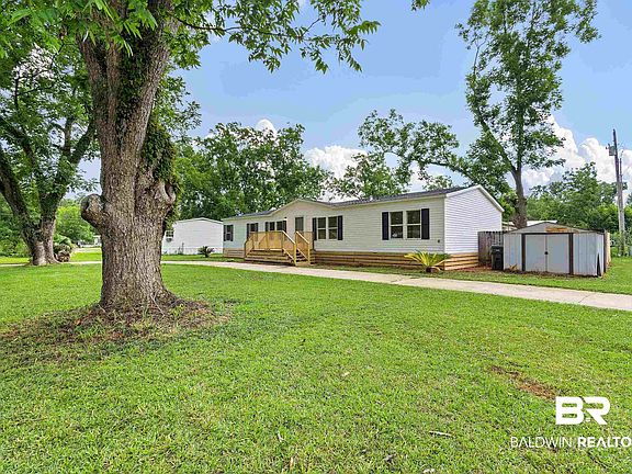 3rd image of 16345 Pecan View Dr