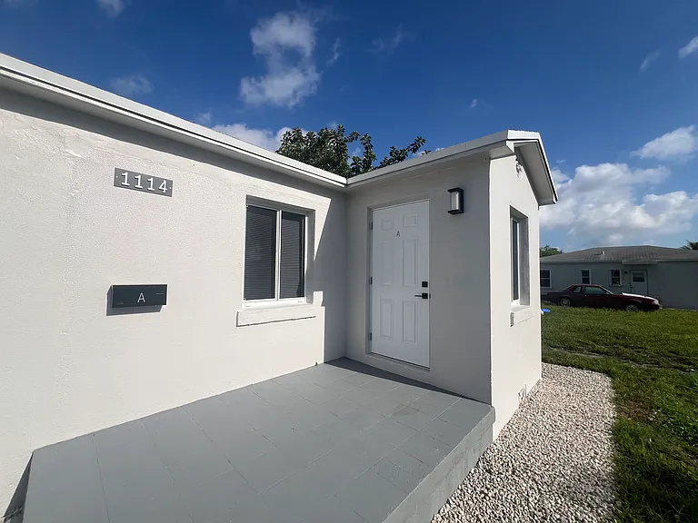 1114 N 17th Ct #A — Photo 8