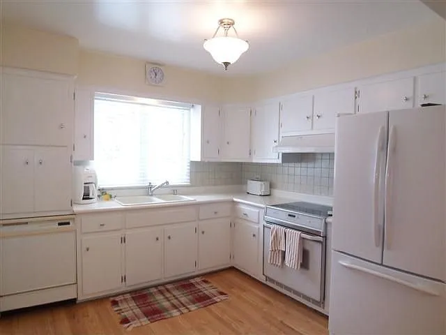 322 Drake St photo 1