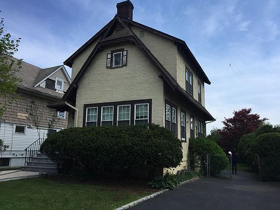 3rd image of 128 Willow Ave