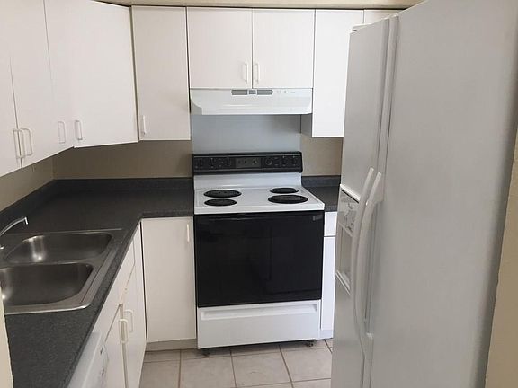 3rd image of 305 Cliff Dr #307