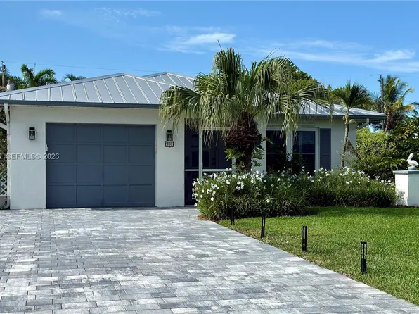 558 102nd Ave N, Naples, FL 34108