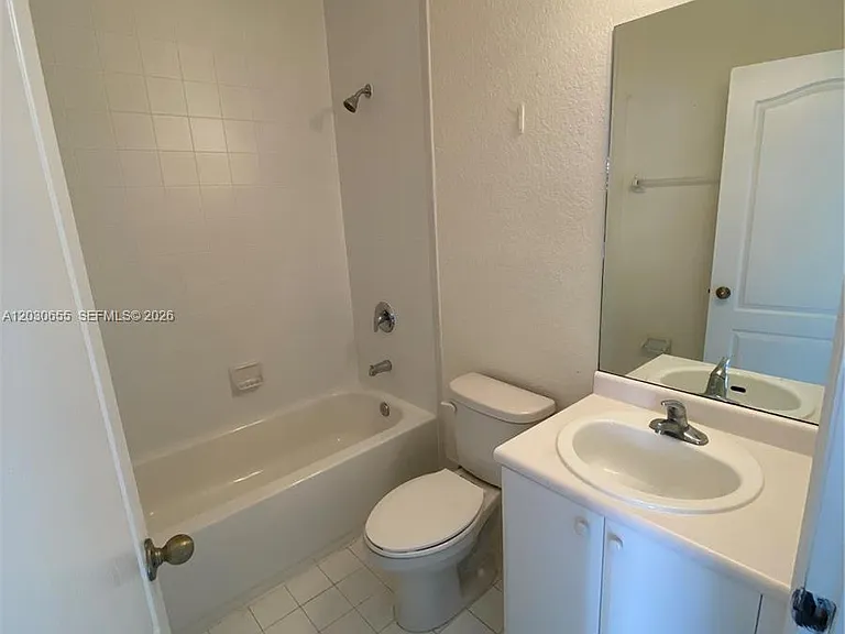 2330 SE 10th St #2330 — Photo 9