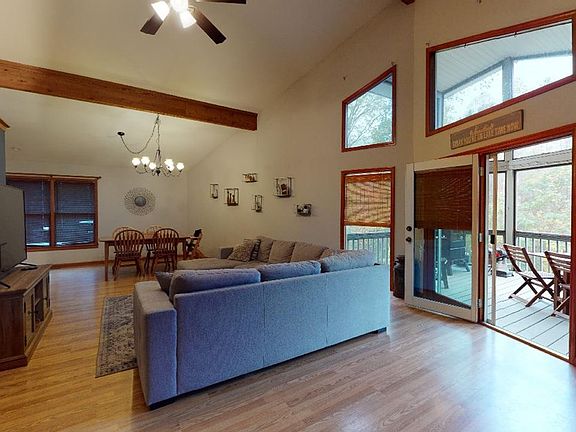 4th image of 993 Vista Ln