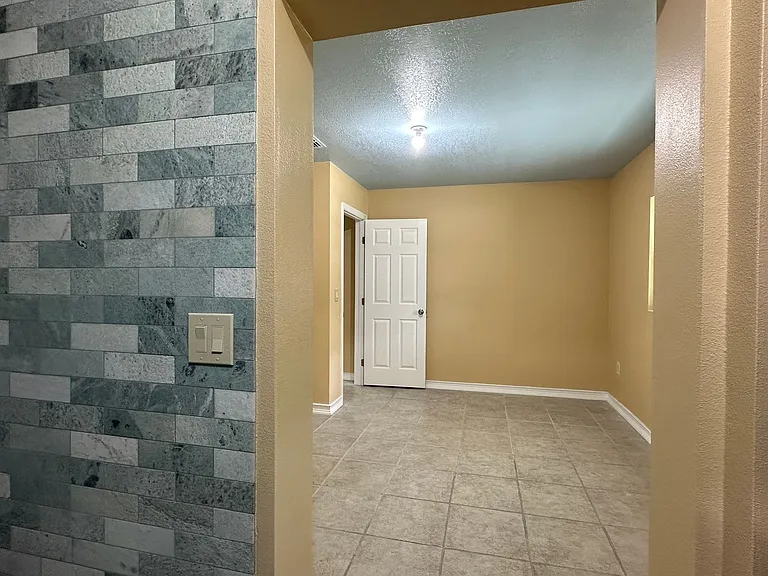 261 Caldwell St — Photo 29