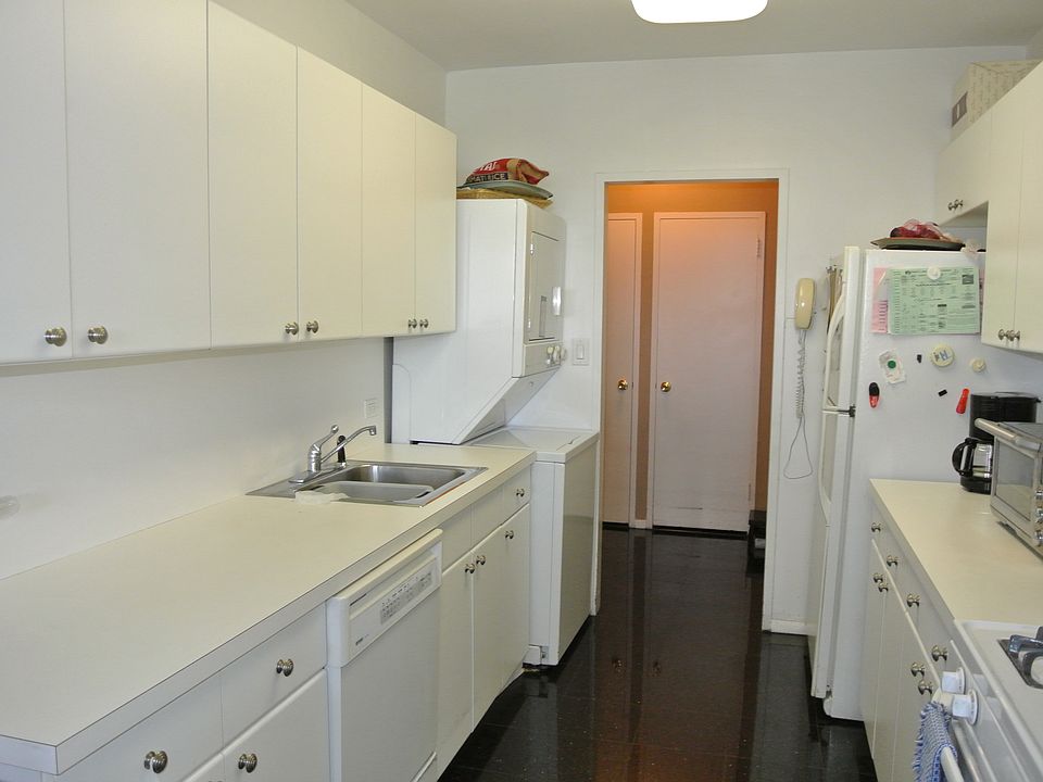 2nd image of 26910 Grand Central Pkwy APT 6H