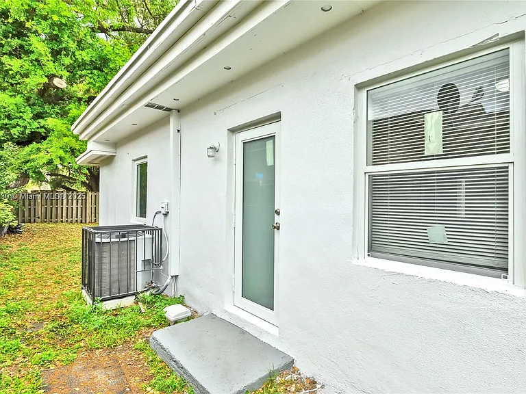 2243 Greene St — Photo 29