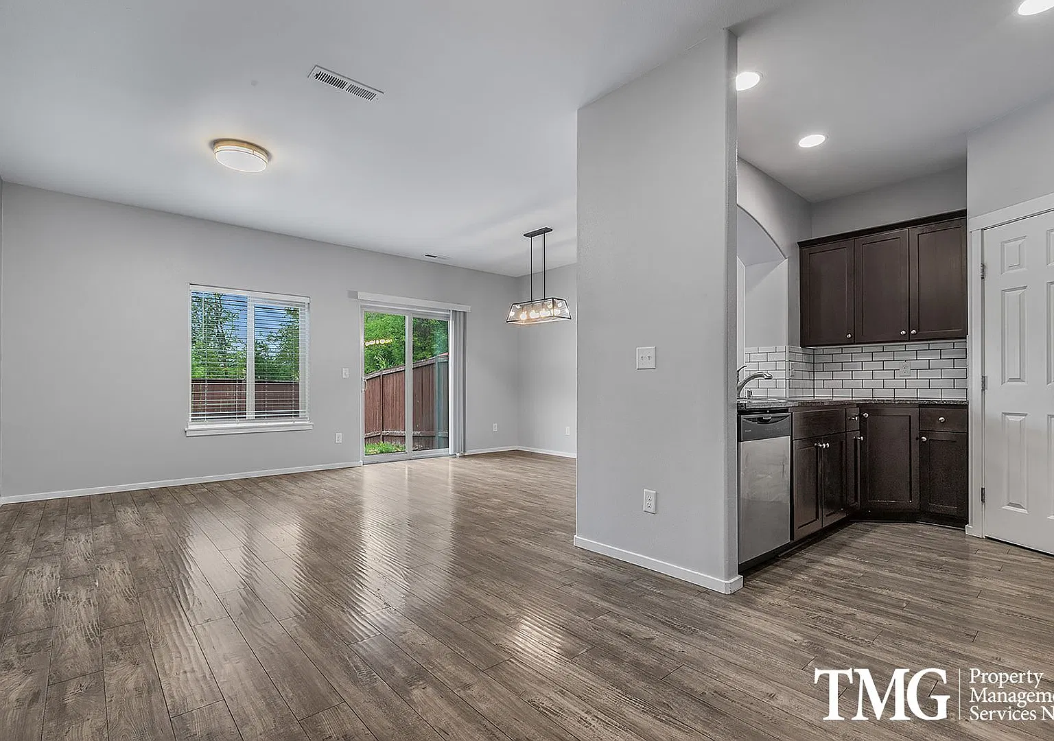 End Unit 3 Bedroom 2.5 Bathroom Townhome in Beautiful Community! — Photo 2