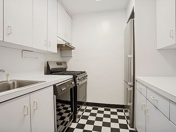 3rd image of 207 E 74th St APT 2C
