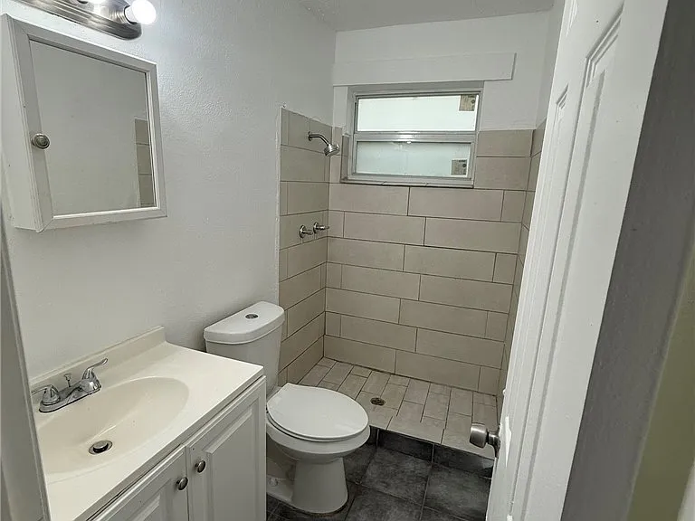 3033 2nd St #3 — Photo 4