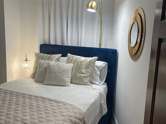 Second bed room queen bed
