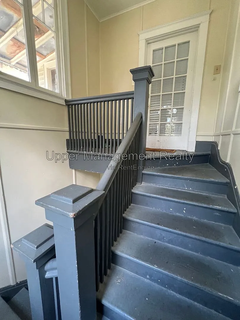 5 bed, 2.0 bath, $8,500 — Photo 2
