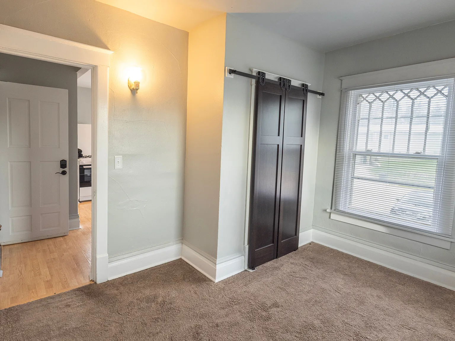 1113 Kingsbury St — Photo 3