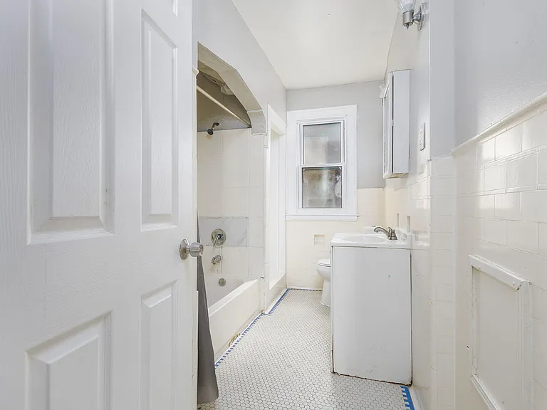 2704 Webb St #LOWER — Photo 10