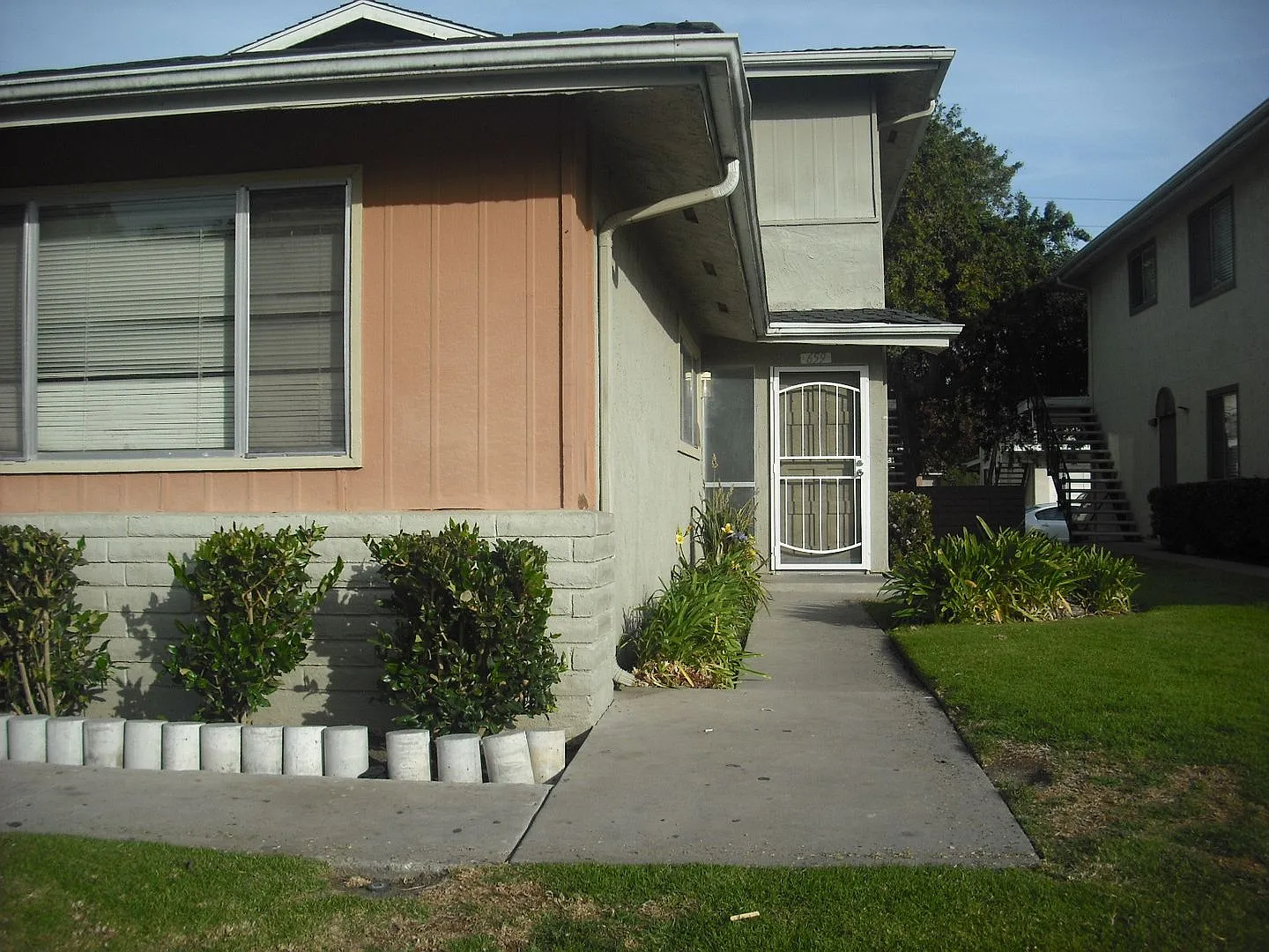 Nicely Upgraded 2 bedroom Townhouse — Photo 3
