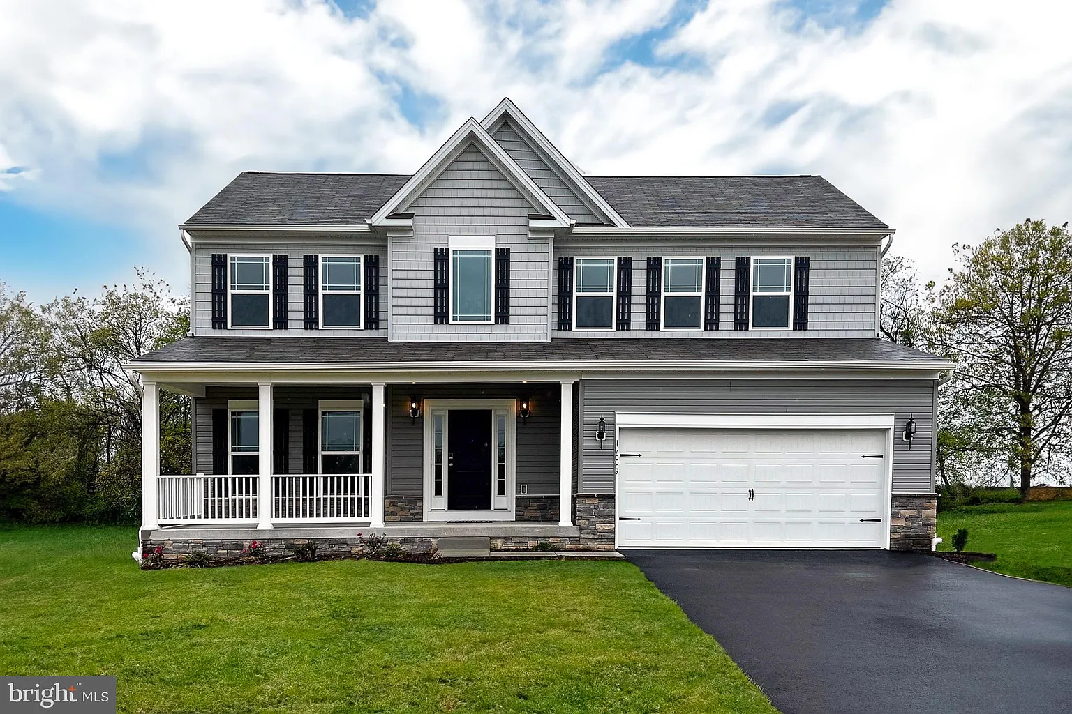 1609 Falcon Ln photo 1