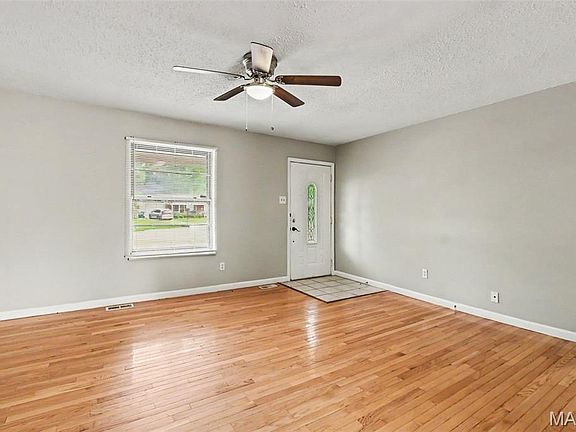 3rd image of 2322 Battlefield Dr