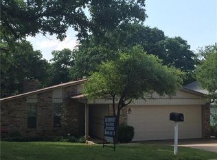 4816 Crest Dr, Arlington, TX 76017