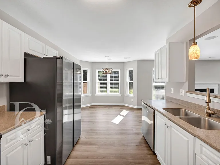 1039 Glencroft Dr — Photo 11