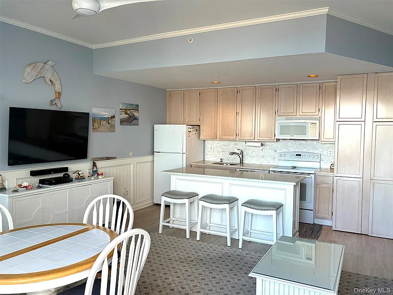 250 Dune Rd #120 — Photo 13