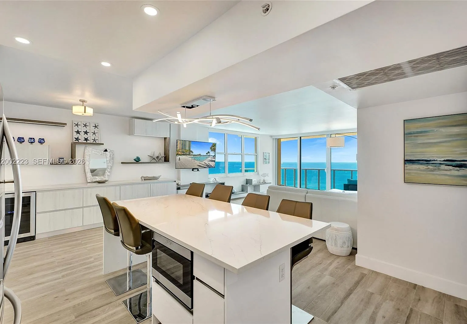 Wave Condo — Photo 3