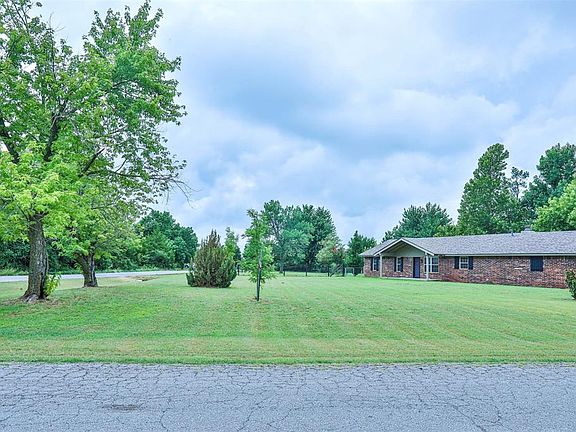 2nd image of 2101 Oakhollow Dr