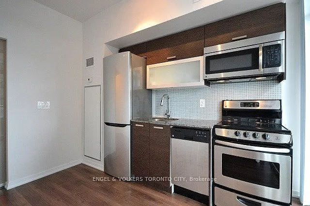 36 Lisgar St #823E — Photo 2