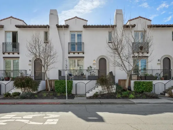 62 Cuesta Dr, Los Altos, CA 94022