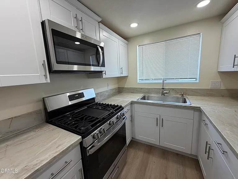 1127 Acadia Pl — Photo 5