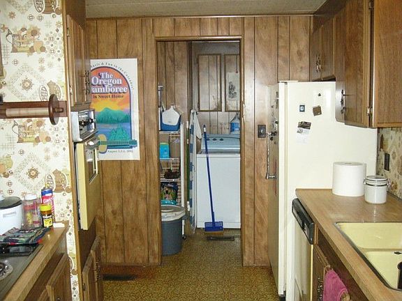 All kitchen appliances included