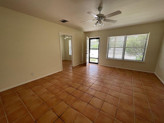 5th image of 122 Bloomfield Dr