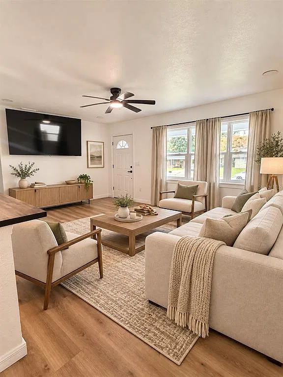 3 bed, 2.0 bath, 1439 sqft, $2,200 — Photo 3