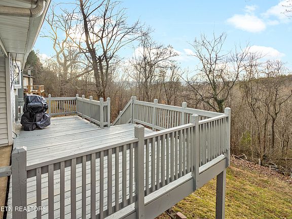 4th image of 809 W Ridgecrest Dr