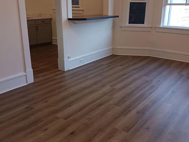 133 N Market Blvd — Photo 3