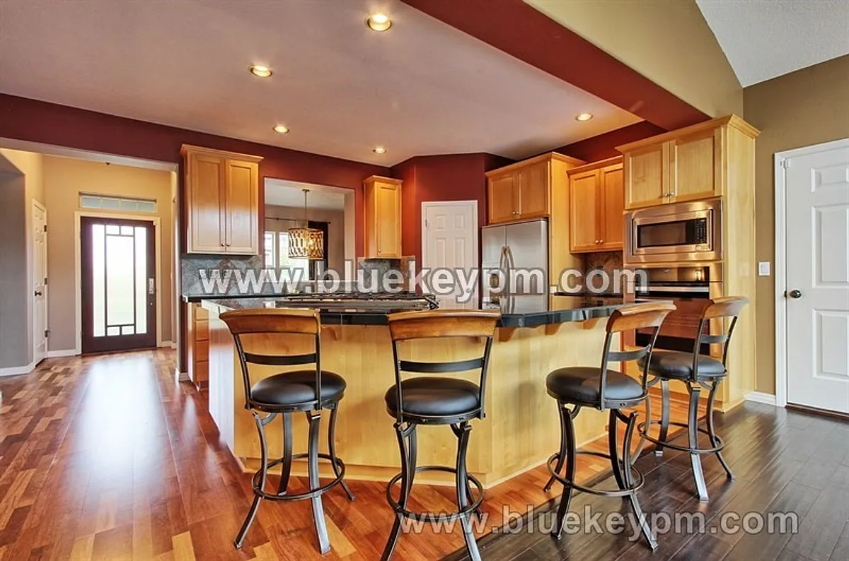 Building Photo - 13630 SE Portland View Pl